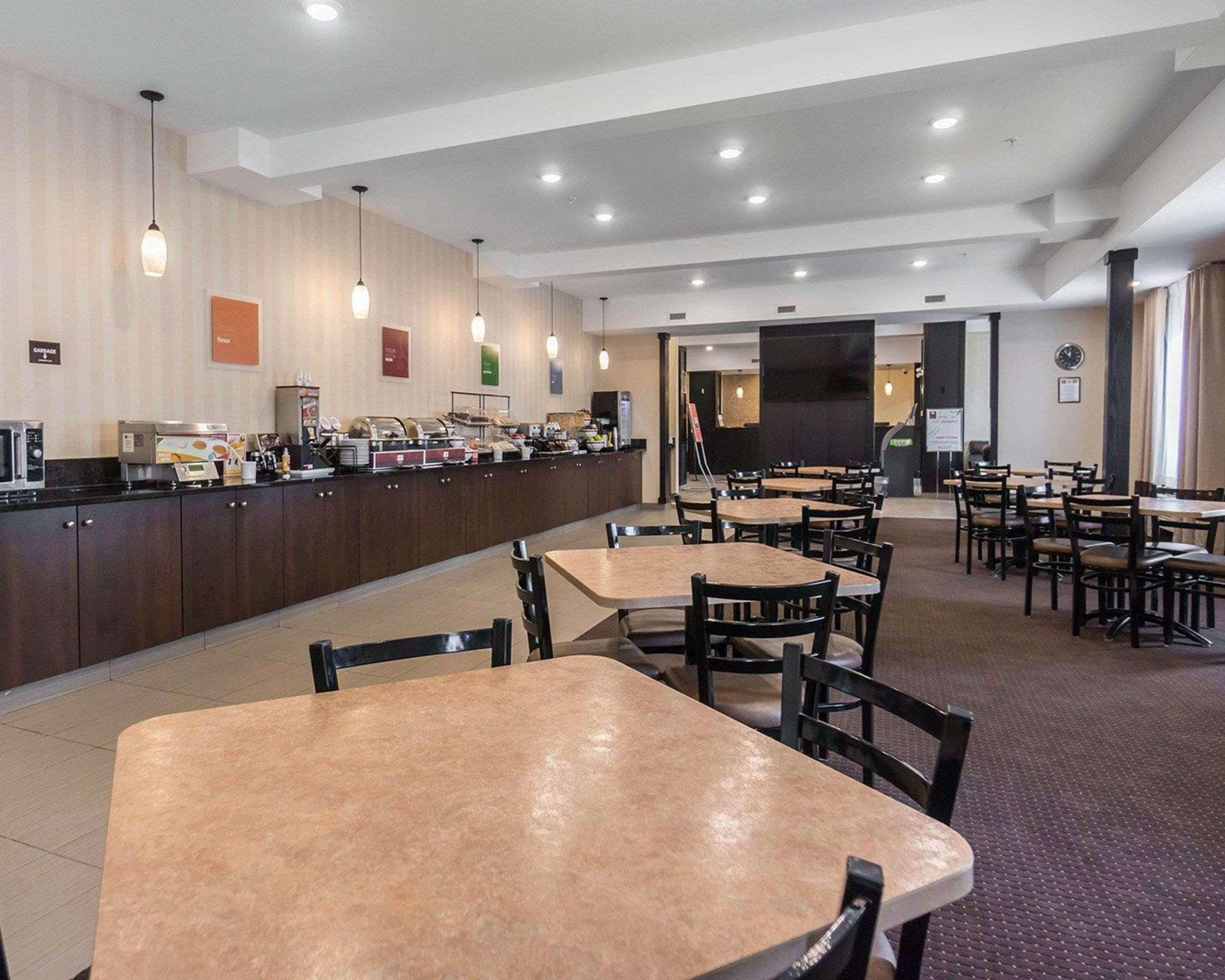 Comfort Inn & Suites Fox Creek Esterno foto