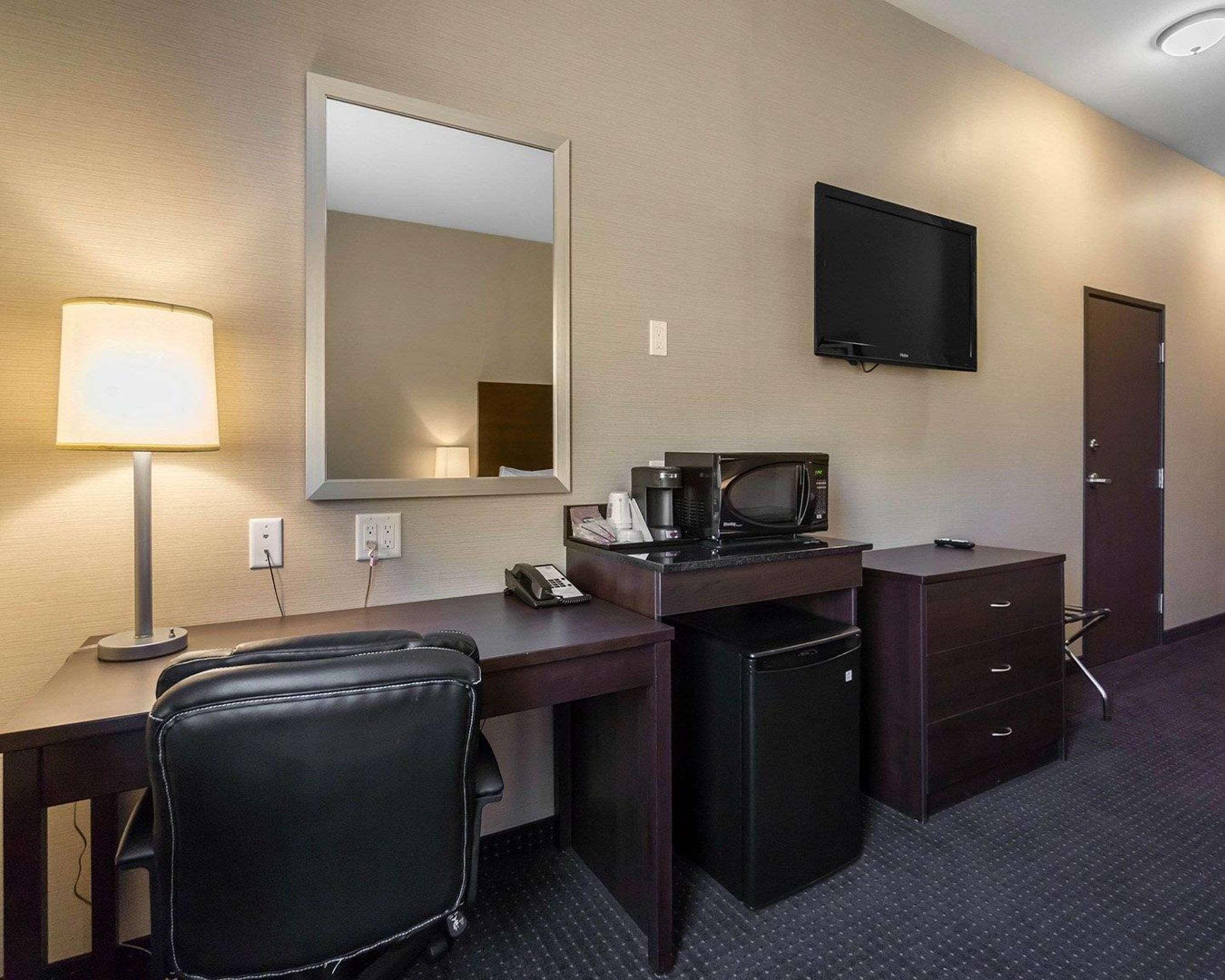 Comfort Inn & Suites Fox Creek Esterno foto